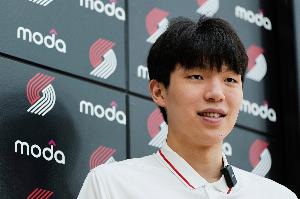 乐鱼app下载-薛思佳谈杨瀚森：没必要折腾了 国字号&amp;留美比赛说不准哪个质量高