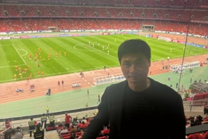 乐鱼体育登陆-大帝也来了！李毅社媒晒现场照：中国队加油！