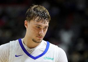 乐鱼体育登陆-欧文：弗拉格的表现很出色 我很期待看到这些年轻人不断成长