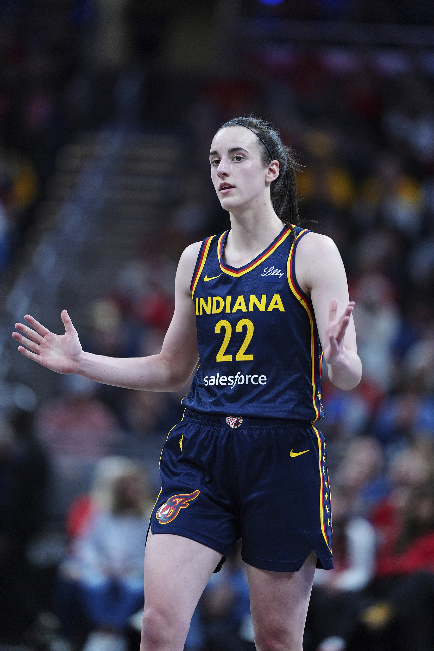 😨记者：克拉克因身为白人且性取向为异性恋而遭到针对