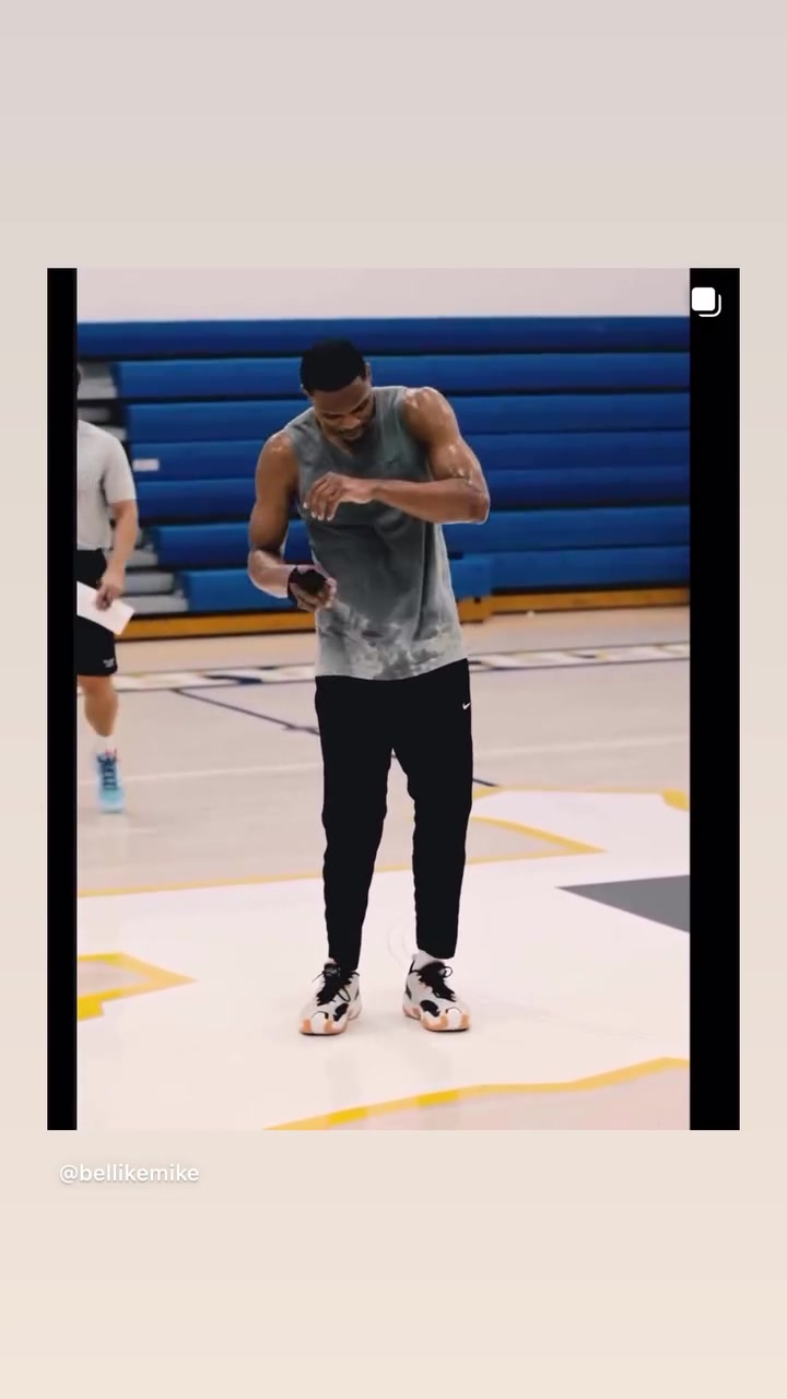 乐鱼体育登陆-下家未定？威少不耽误训练&amp;汗如雨下 右手缠着护指