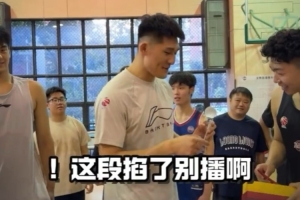 乐鱼体育登陆-龙狮球迷大会｜这段掐了不能播？为何领奖时偷感如此重？