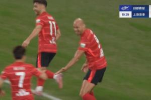 乐鱼登陆网站-7分钟2球！王燊超失误，费利佩轻松推空门，蓉城2-0领先海港