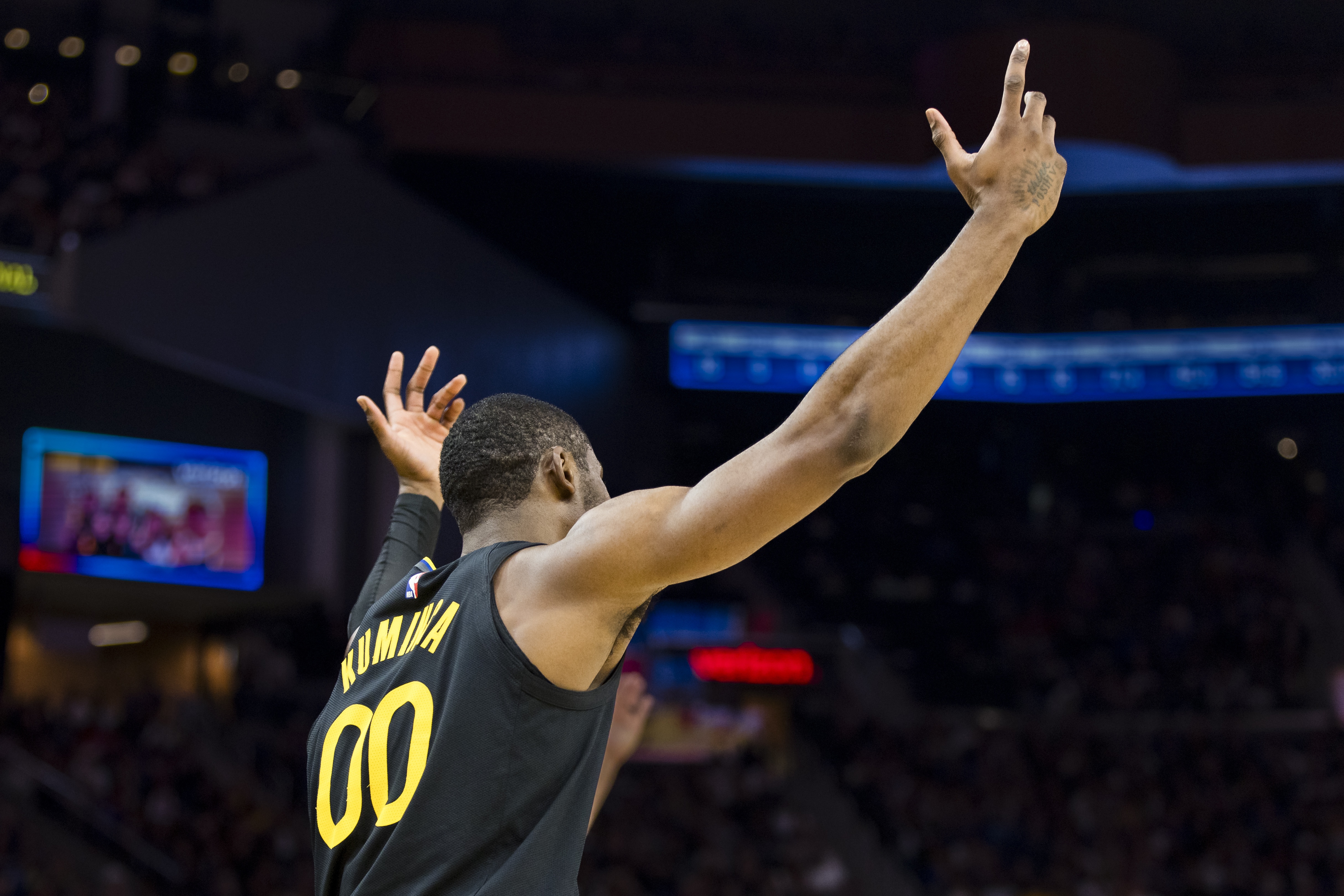 乐鱼登陆网站-库明加与勇士面临关键抉择：四千五百万合约或资质报价即将揭晓