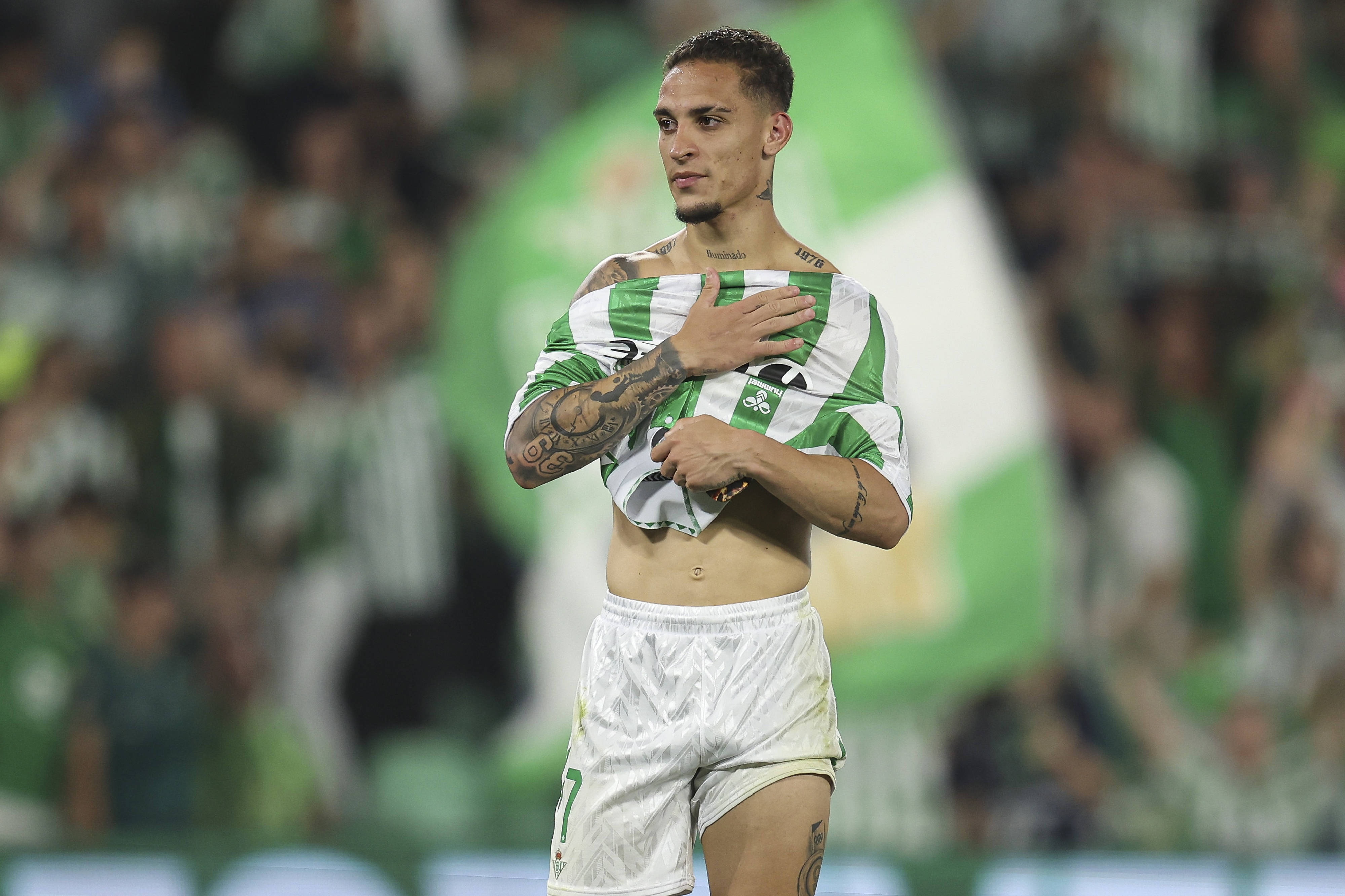 乐鱼app下载-安东尼婉拒多方高薪邀约，坚持选择贝蒂斯——金钱并非万能