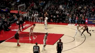 乐鱼官网-杨瀚森次节出场仅1分钟被吹罚防守3秒，随后被替换下场